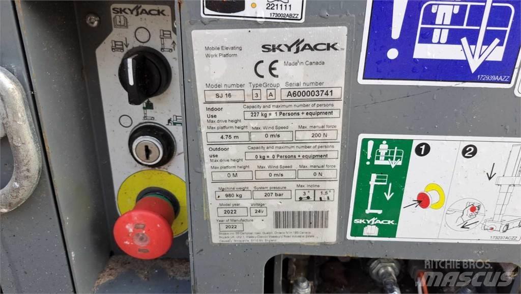 SkyJack SJ16 Piattaforme cingolate, Piattaforme a ragno e Montacarichi
