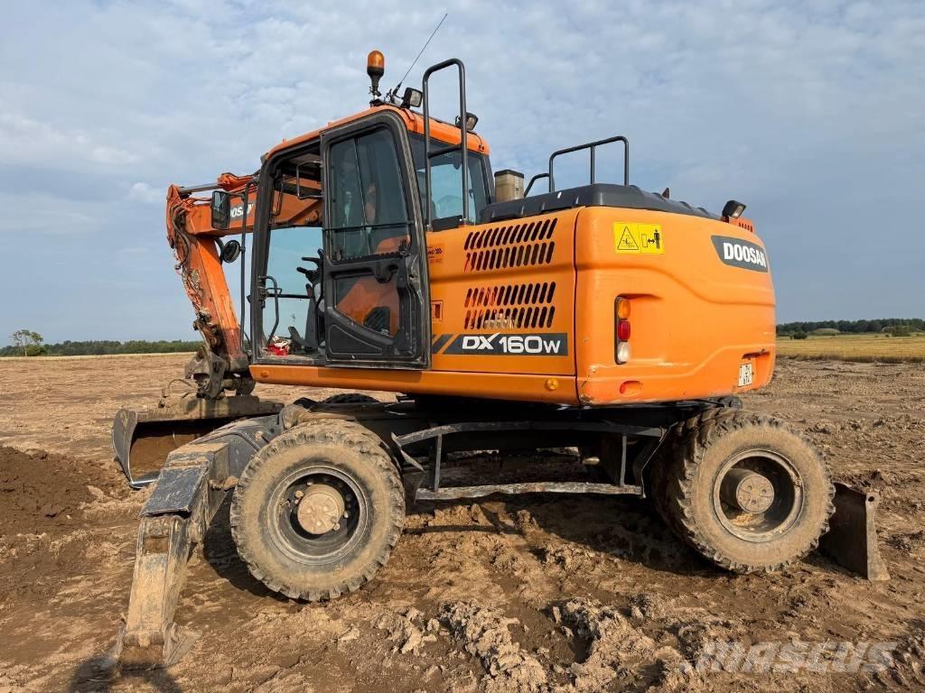 Doosan DX 160 W-3 Escavatori gommati