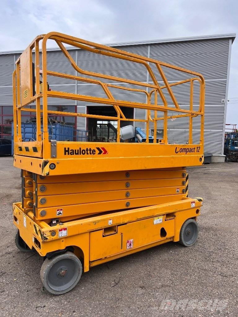 Haulotte Compact 12 Piattaforme a pantografo