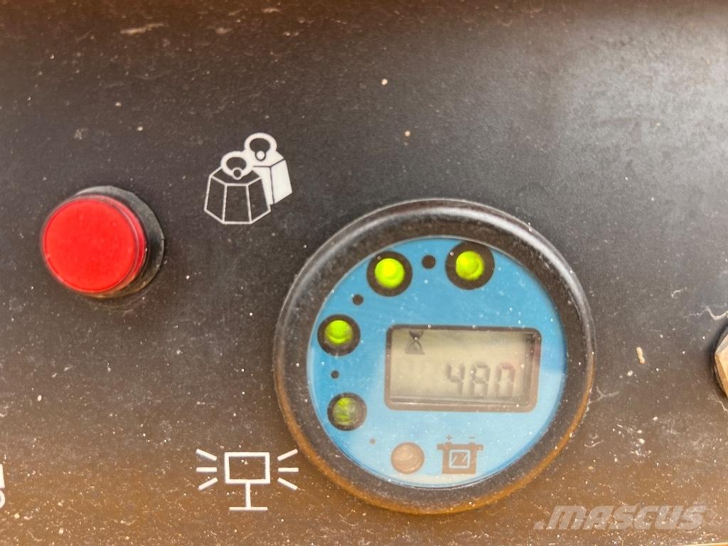 Haulotte Compact 12 Piattaforme a pantografo