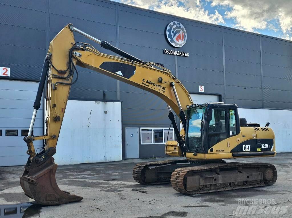CAT 323 D L Escavatori cingolati
