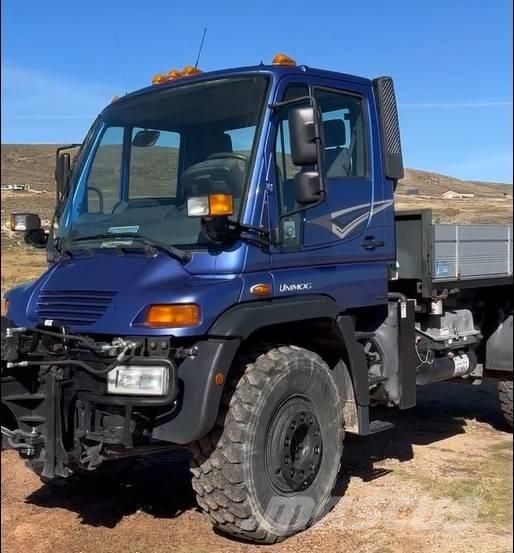  UNIMG FLBTK Camion con sponde ribaltabili