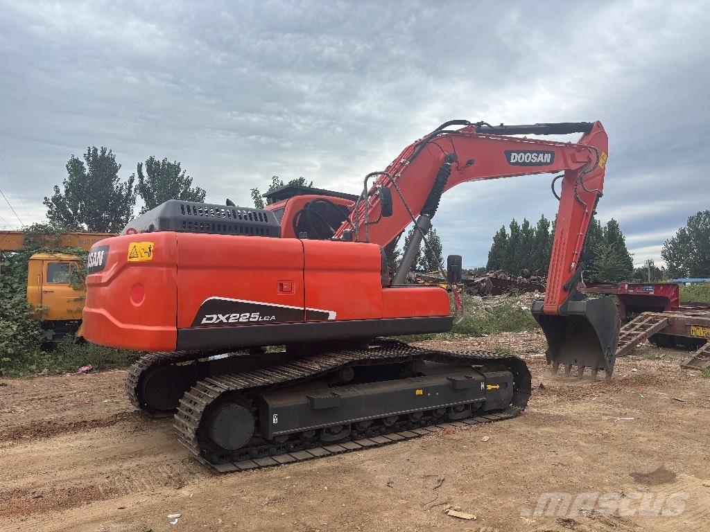 Doosan DX 225 LCA Escavatori cingolati