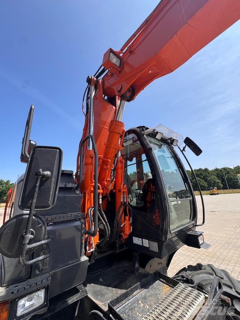 Hitachi 140W Escavatori gommati
