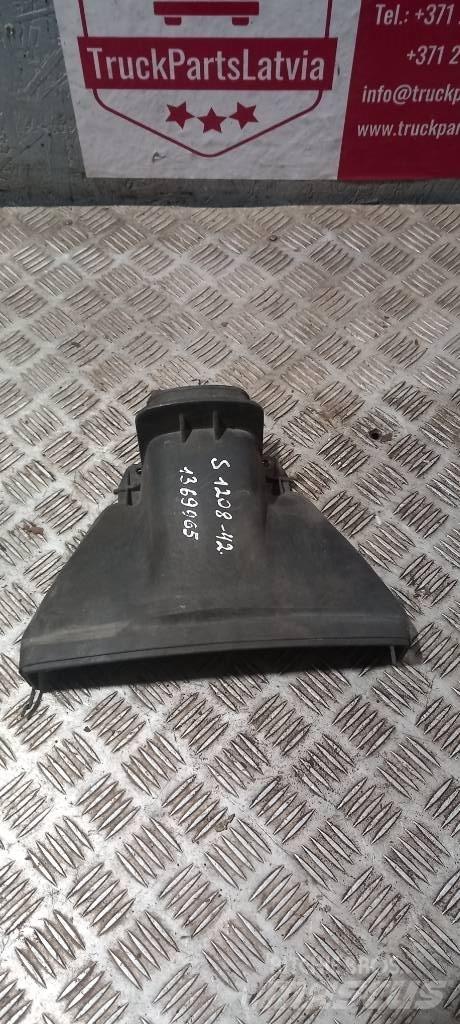 Scania 94 D.   1369965 Cabine e interni
