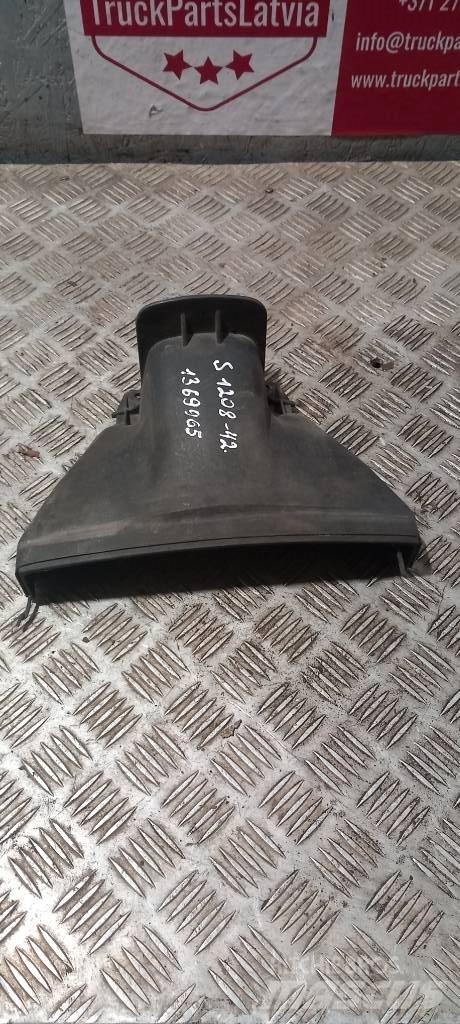 Scania 94 D.   1369965 Cabine e interni
