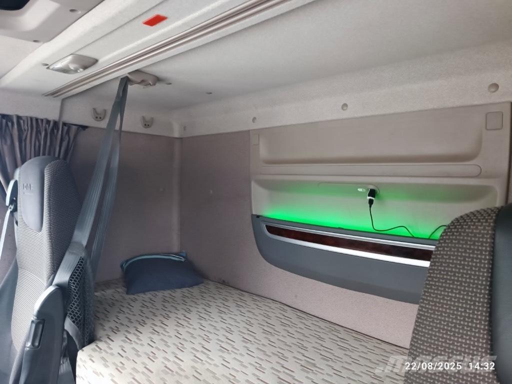 DAF XF 510 Camion con gancio di sollevamento