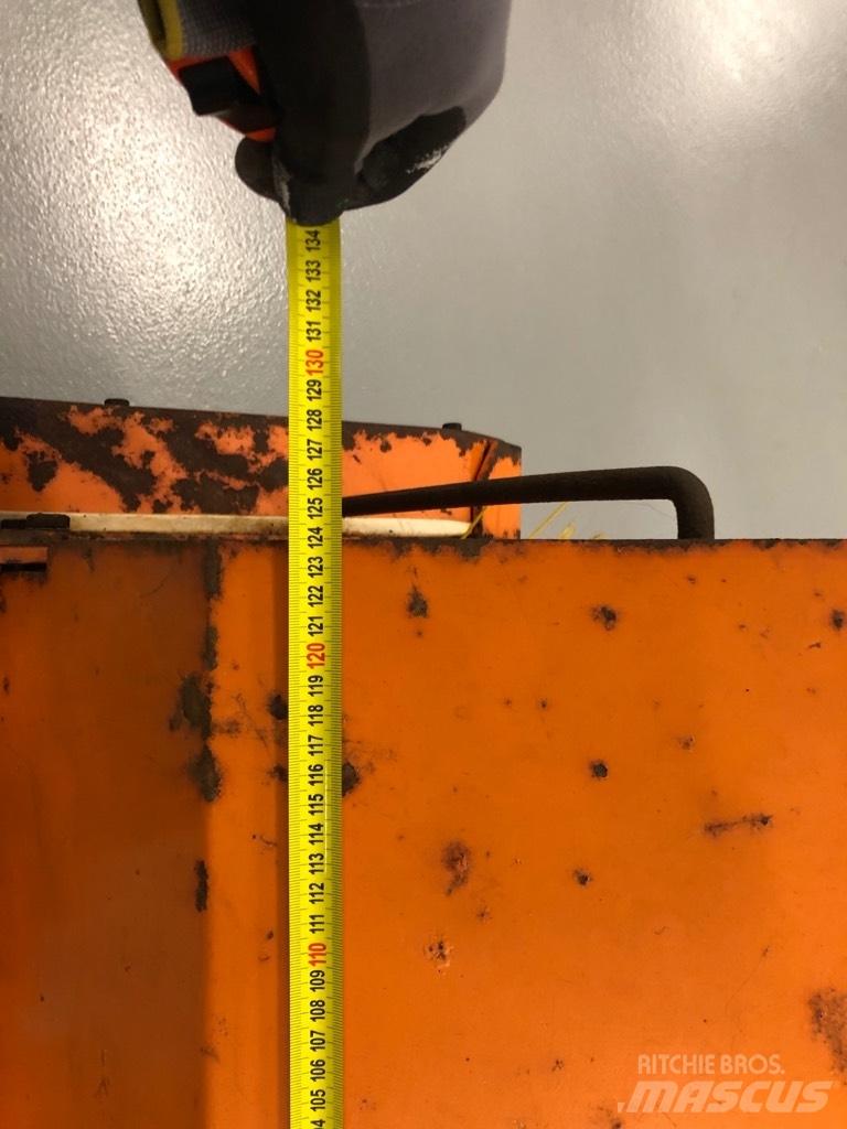 HWH Kost 125 Attrezzature per trattori compatti