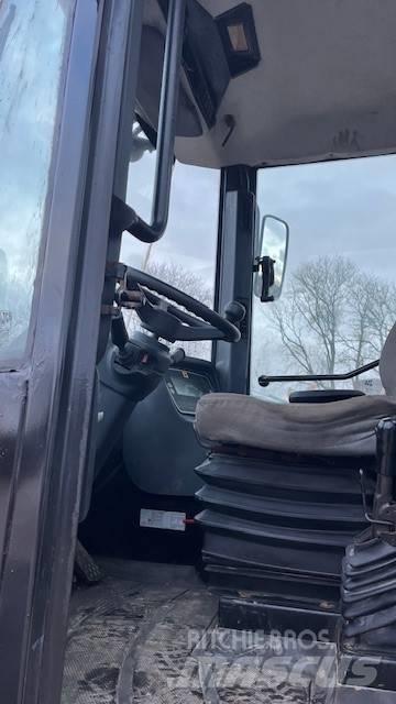 JCB 411 Pale gommate