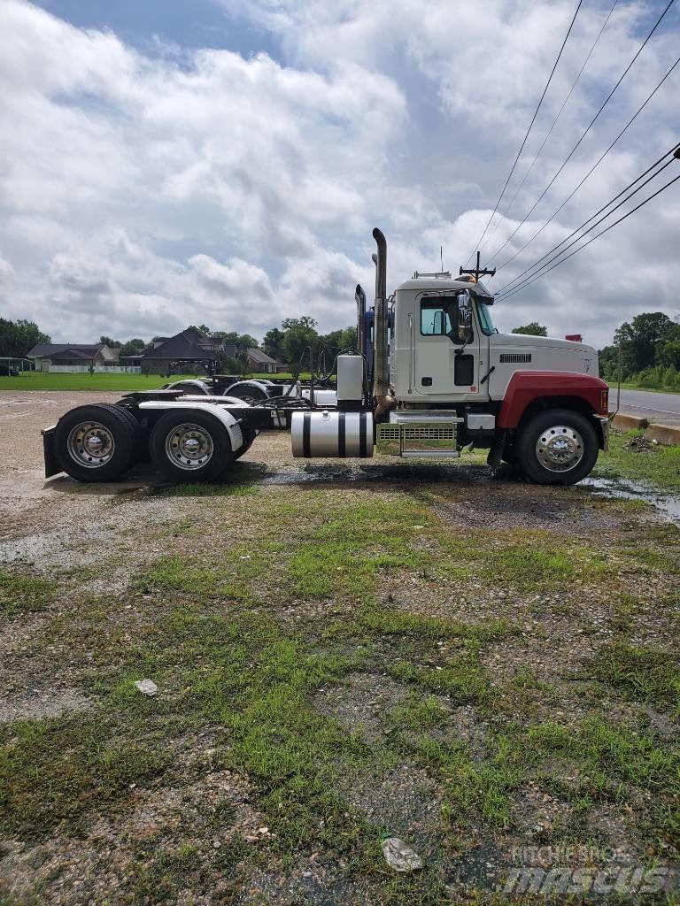 Mack P 164 T Autocabinati