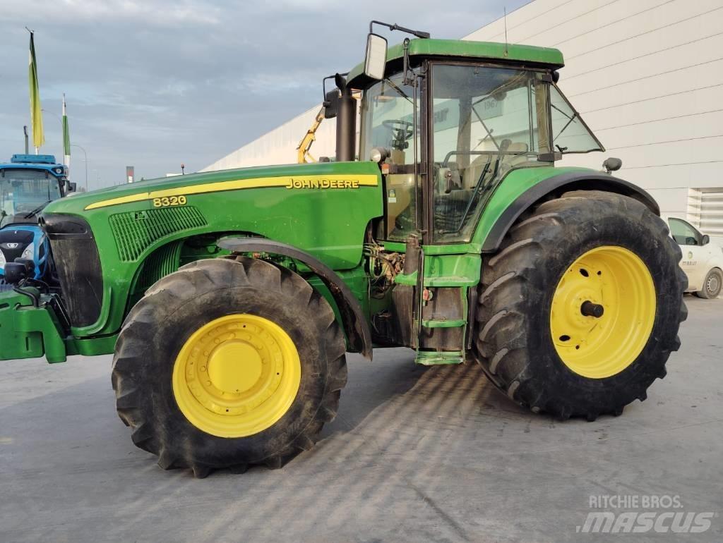 John Deere 8320 Trattori