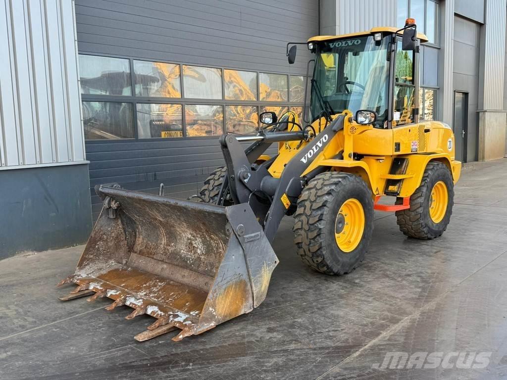 Volvo L30G Pale gommate