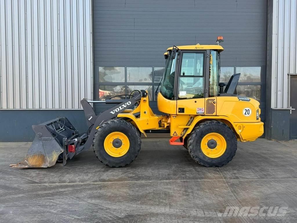 Volvo L30G Pale gommate
