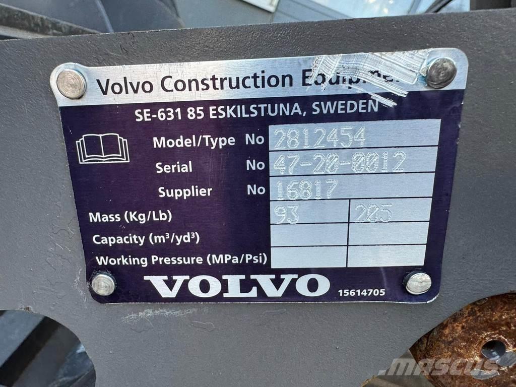 Volvo L30G Pale gommate