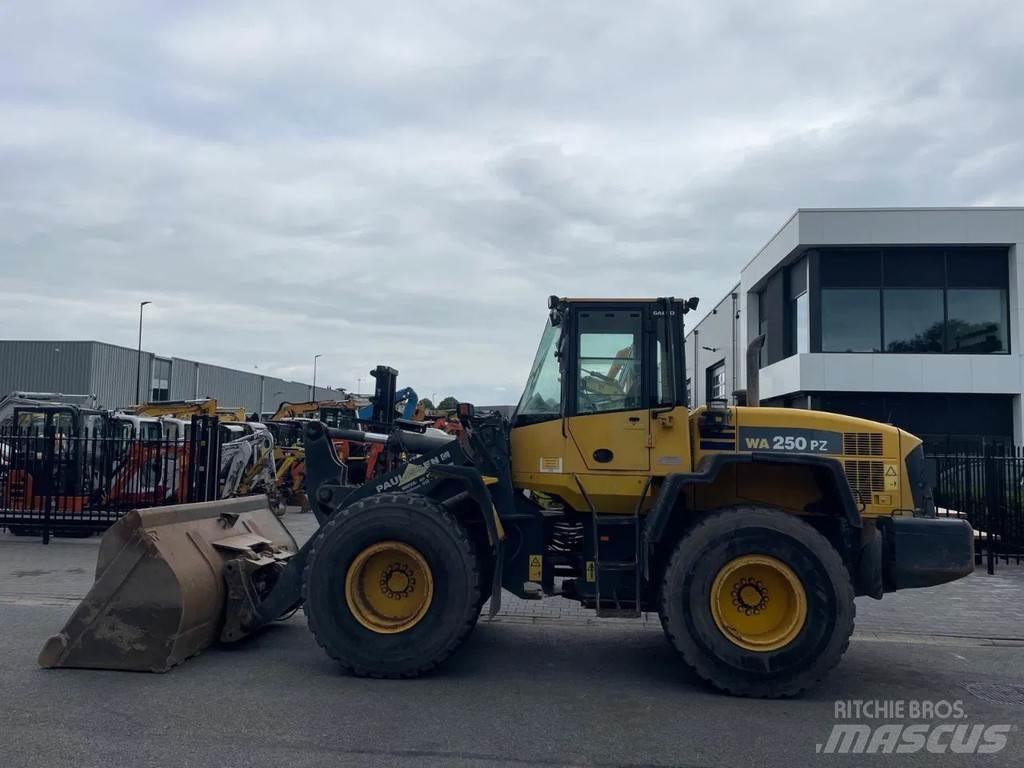 Komatsu WA250 Pale gommate