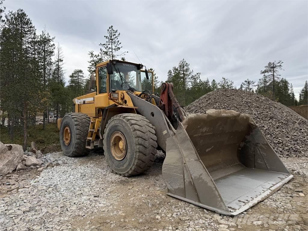Volvo L220D Pale gommate