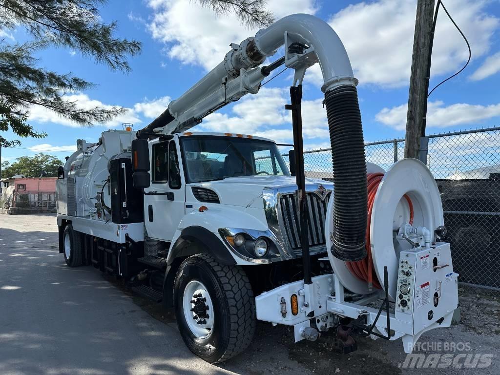 International 7400 Camion autospurgo