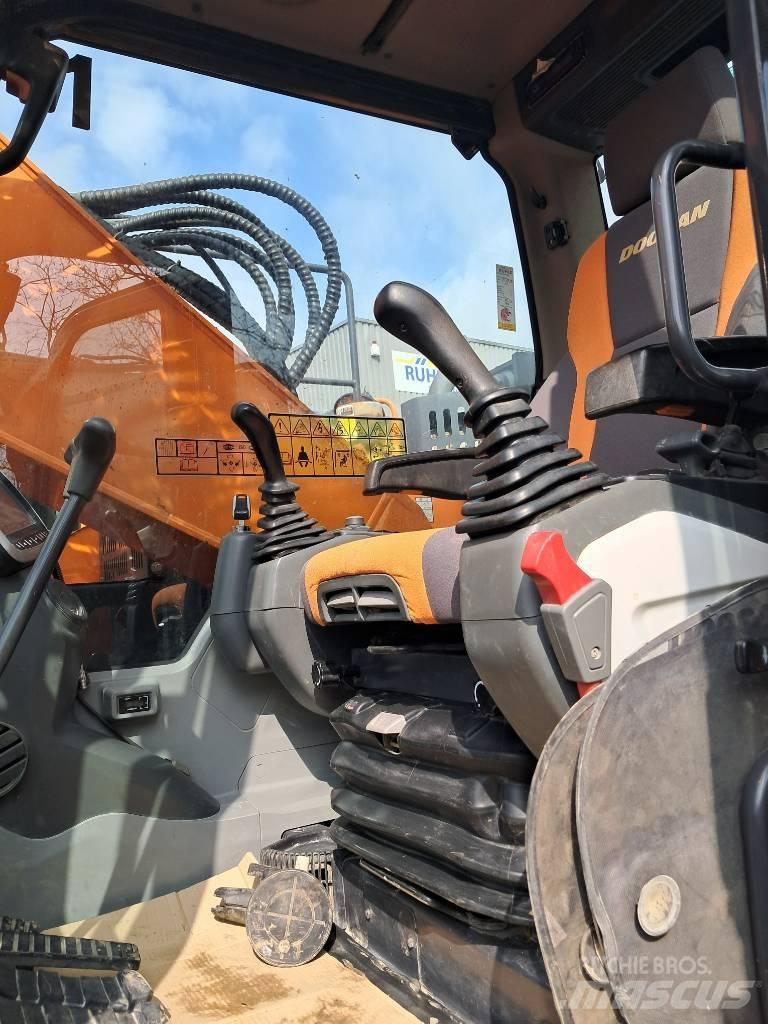 Doosan DX 235 LCR-5 Escavatori cingolati