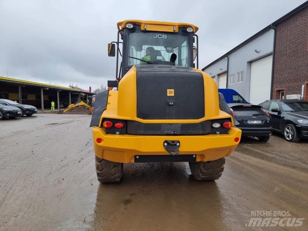JCB 411 + 4 Pale gommate