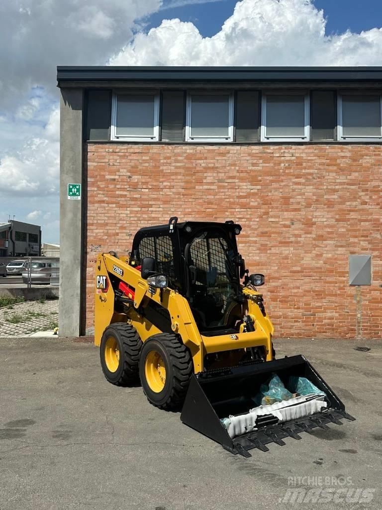 CAT 226D3 Mini Pale Gommate