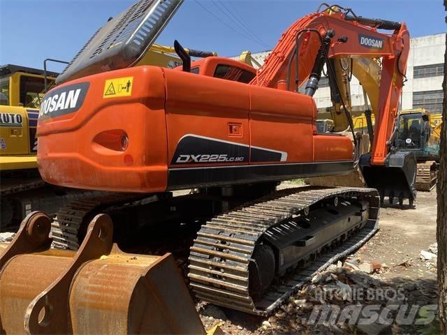 Doosan DX 225 LC Escavatori cingolati