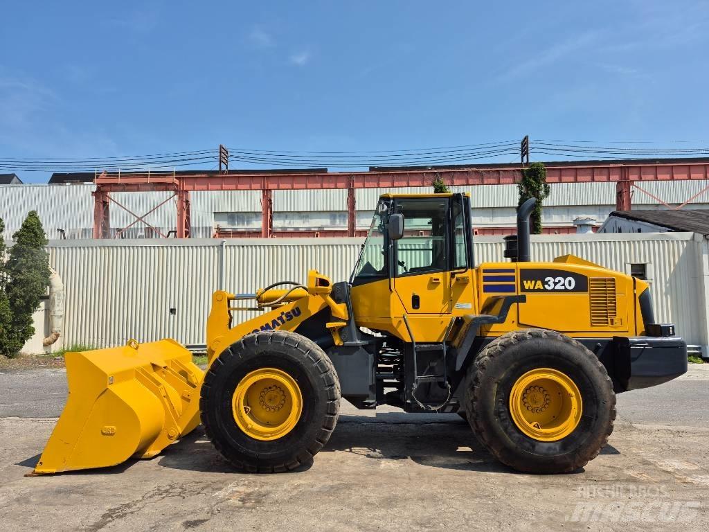 Komatsu WA 320-5 Pale gommate