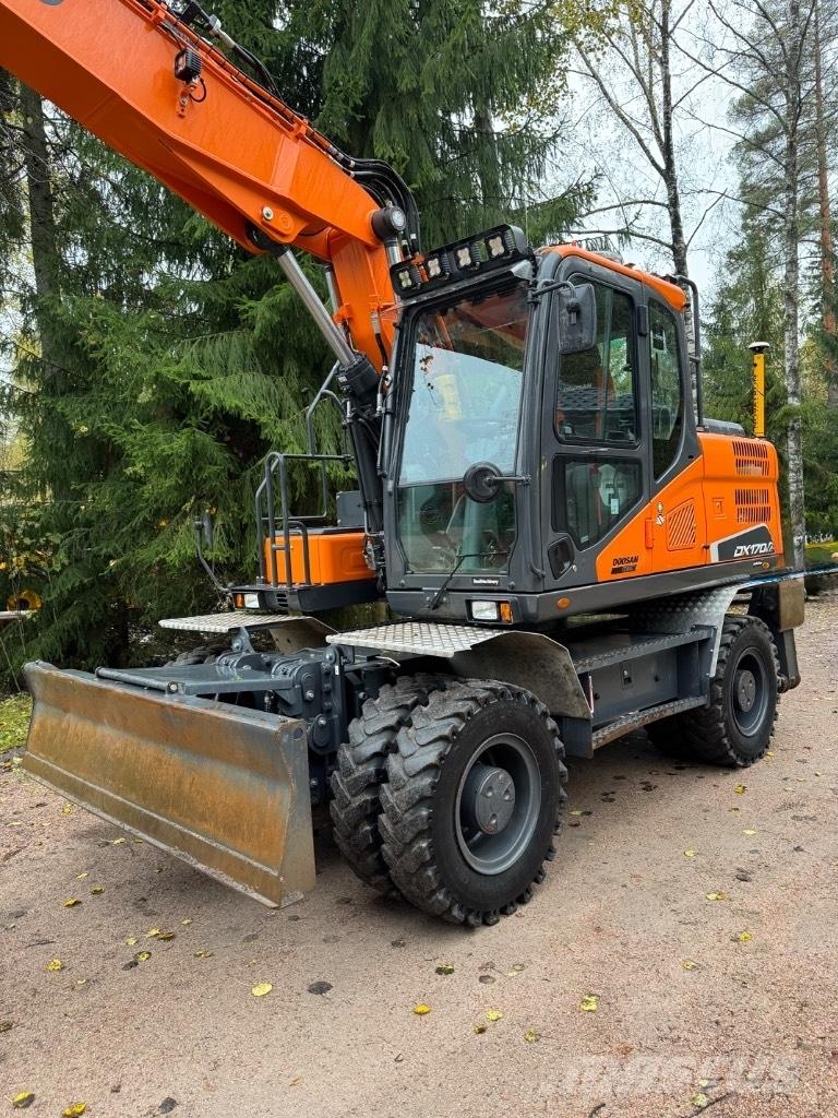 Doosan DX 170 W-5 Escavatori gommati