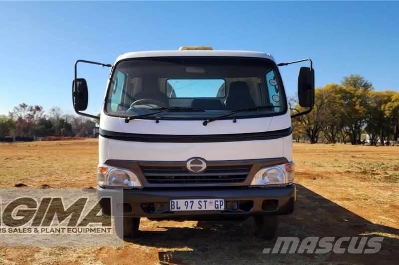 Hino 300 Roll Back Camion altro