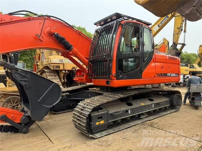 Doosan DX 225 LCA Escavatori cingolati