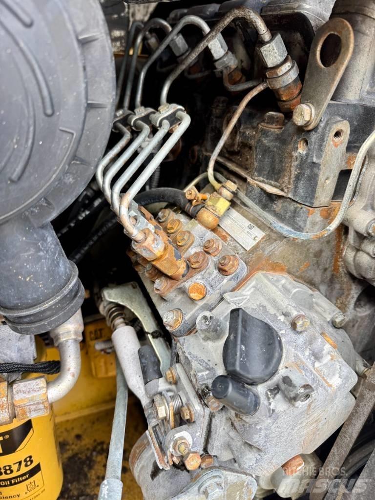 CAT 216 B 3 Mini Pale Gommate