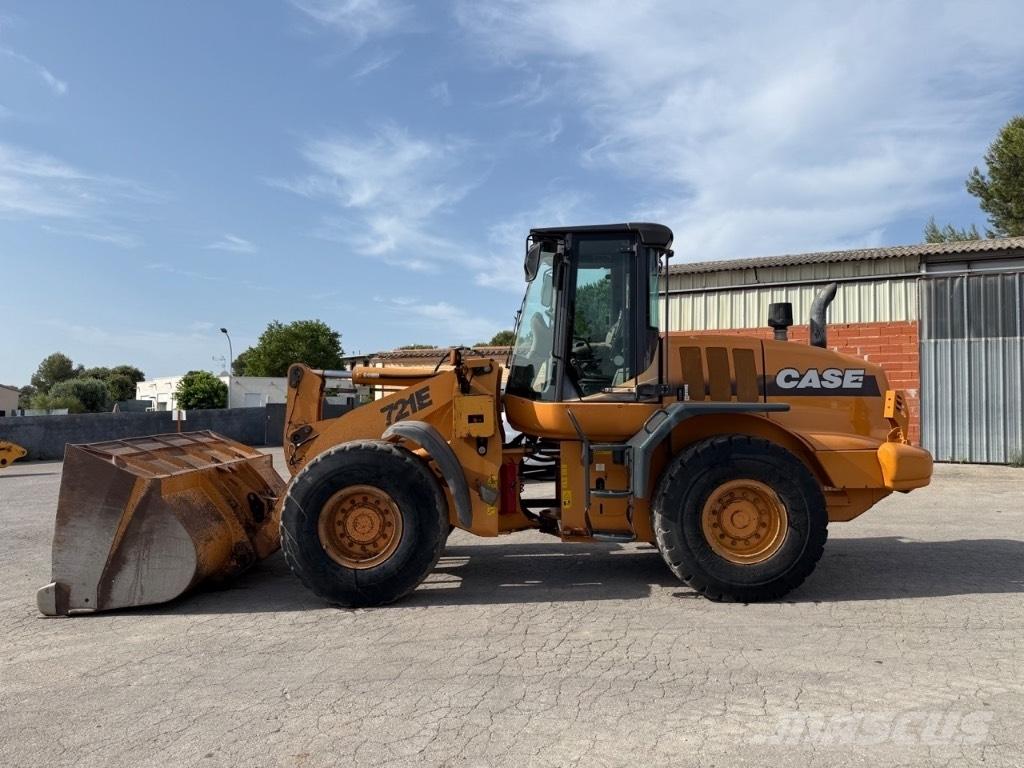 CASE 721 E Pale gommate
