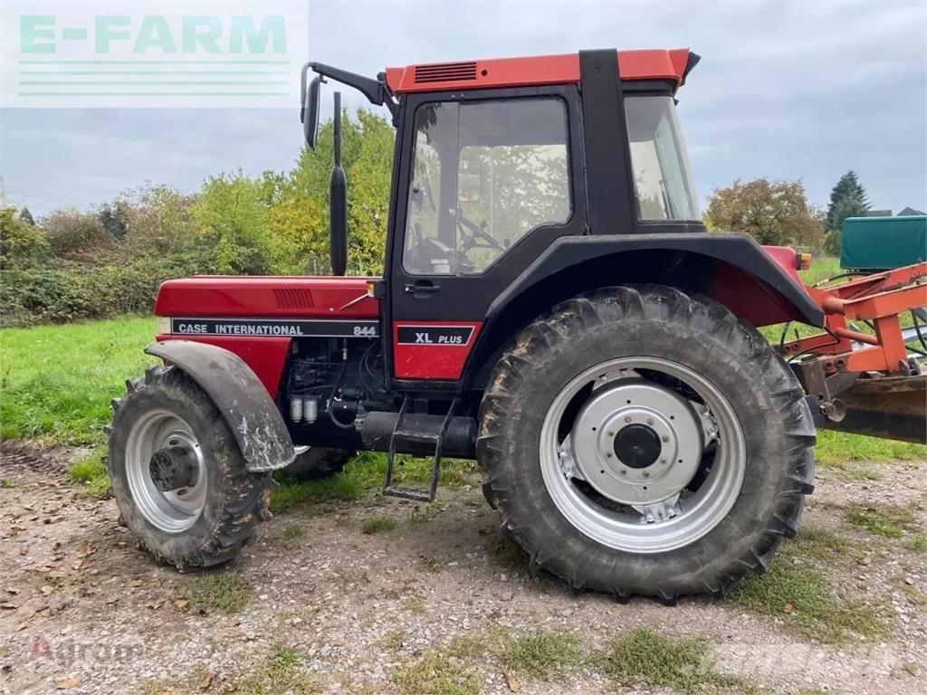 Case IH 844 a Trattori