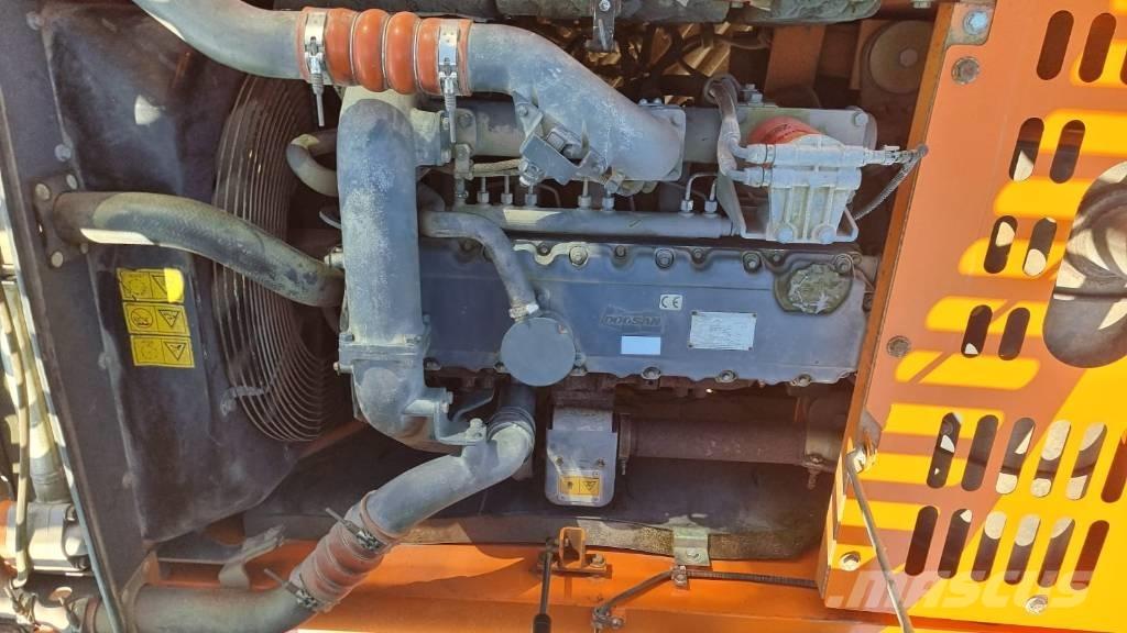 Doosan DX 225 Escavatori cingolati