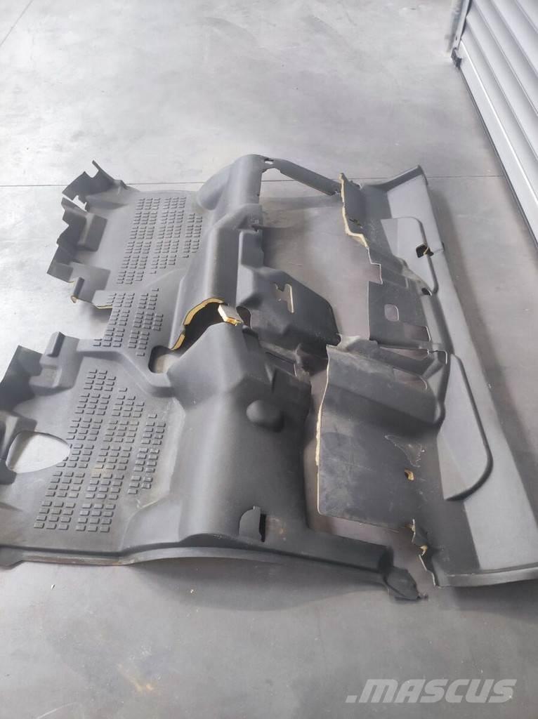 Nissan Floor Mat Cabine e interni