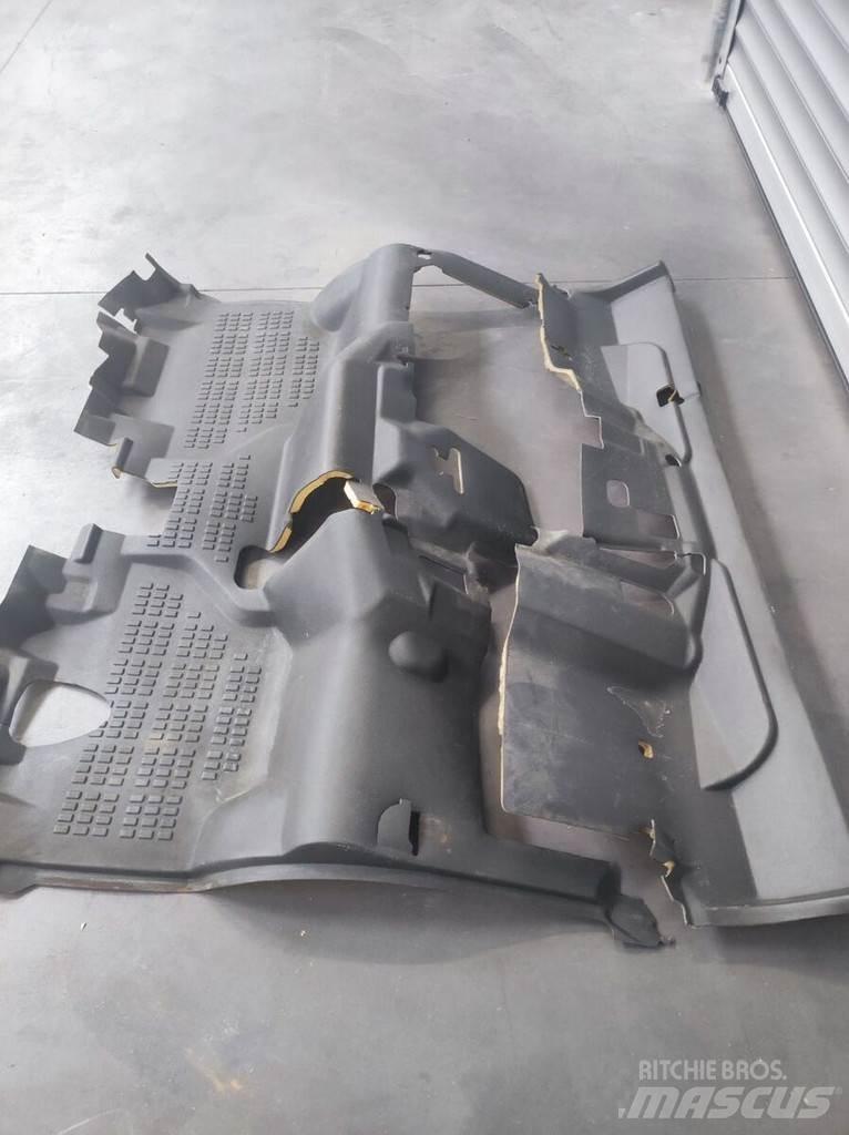Nissan Floor Mat Cabine e interni