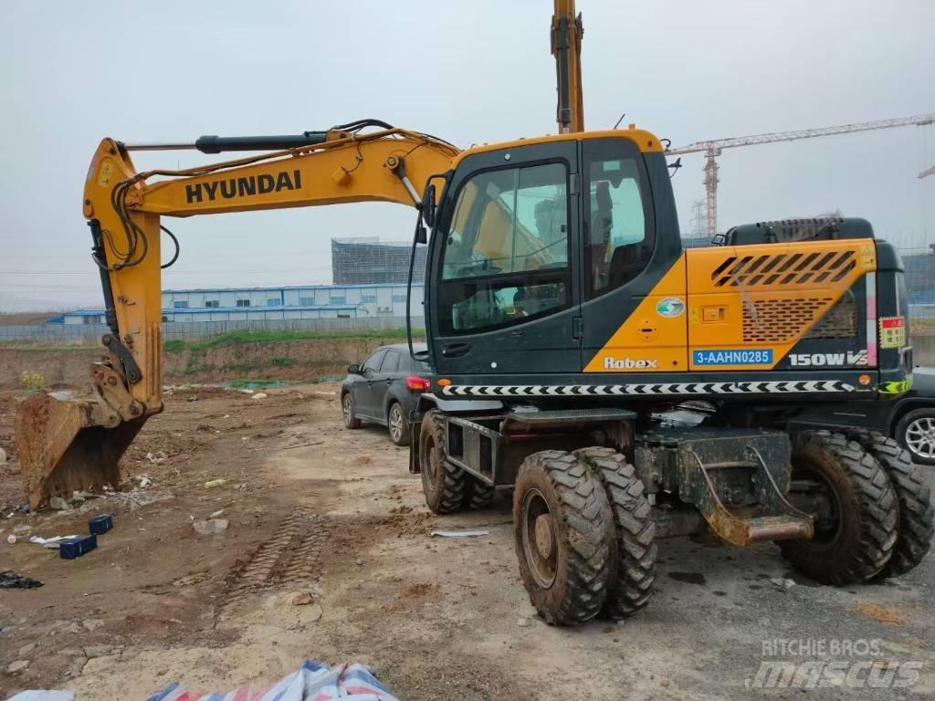 Hyundai 210W Escavatori gommati
