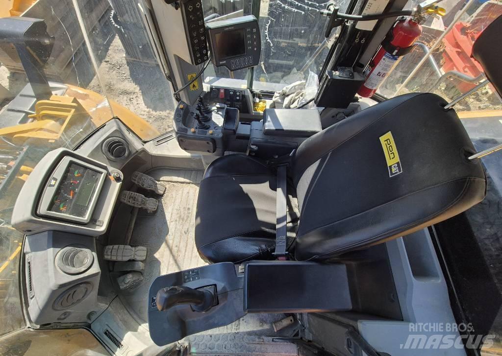 CAT 966M Pale gommate