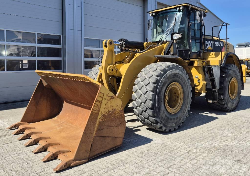 CAT 966M Pale gommate