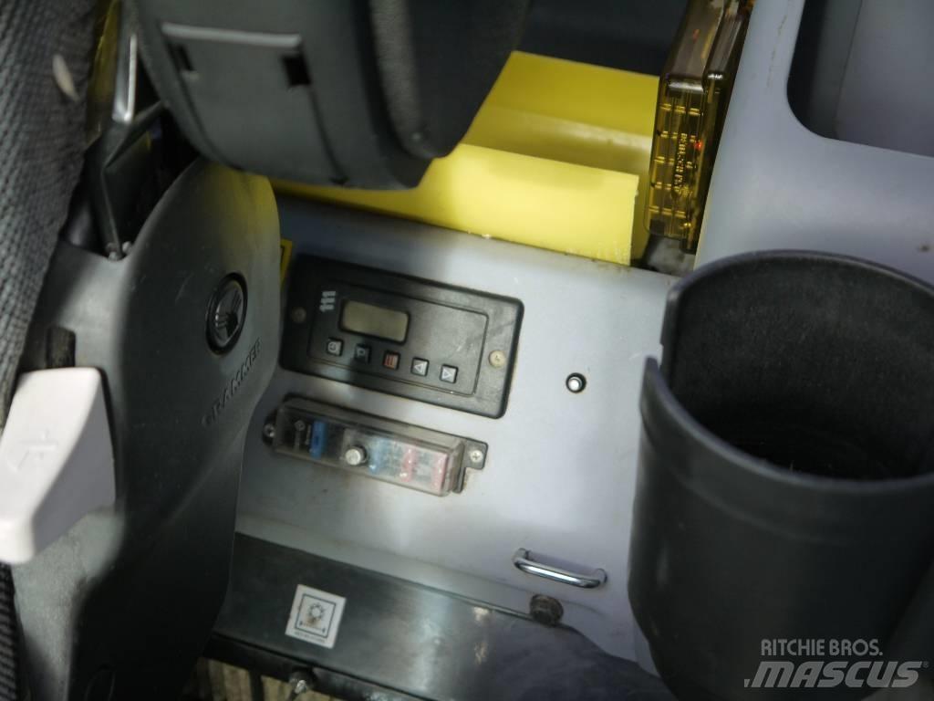 Komatsu PW 160-7E0 Escavatori gommati