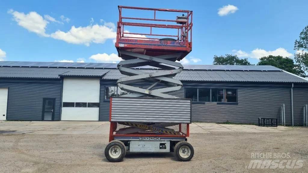 SkyJack 6832 Piattaforme a pantografo