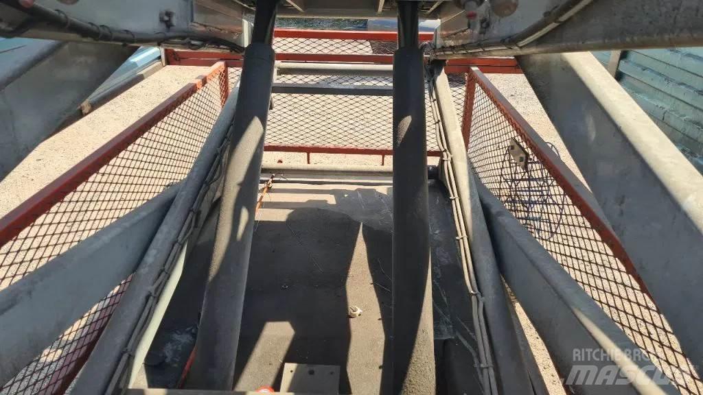 SkyJack 6832 Piattaforme a pantografo