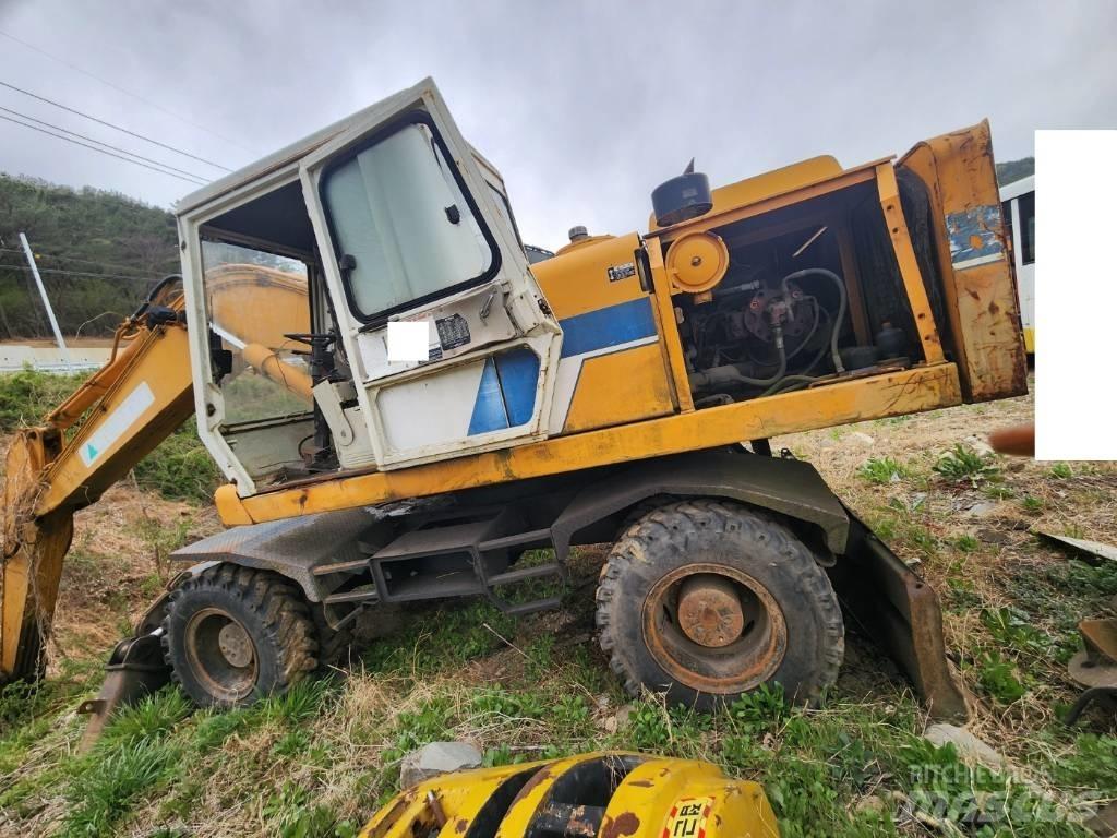 Hyundai ROBEX 2000W Escavatori gommati