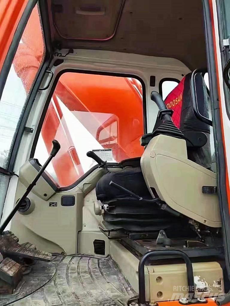 Doosan 300 Escavatori cingolati