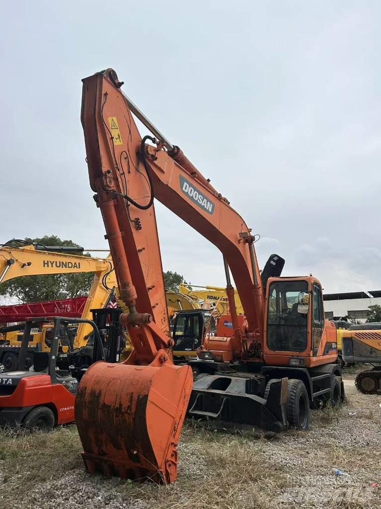 Doosan DH 210 W Escavatori gommati