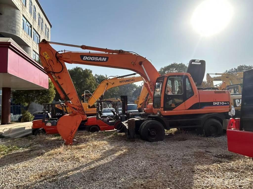 Doosan DH 210 W Escavatori gommati