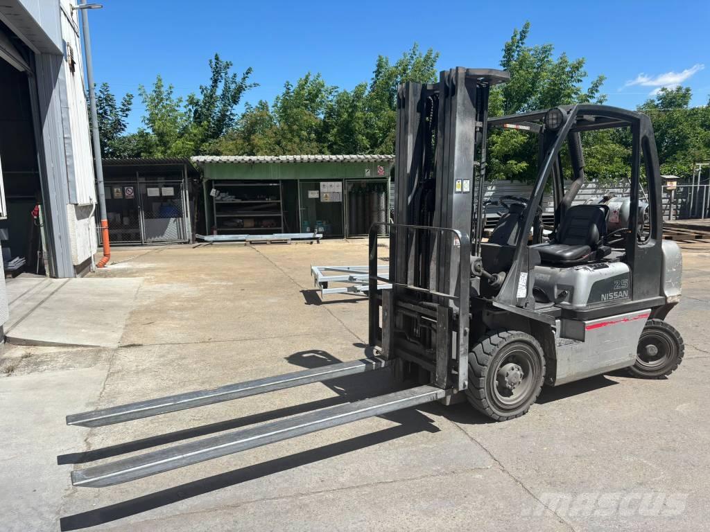 Nissan UD02A25PQ Carrelli elevatori GPL