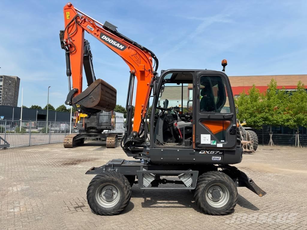 Doosan DX 57 Escavatori gommati