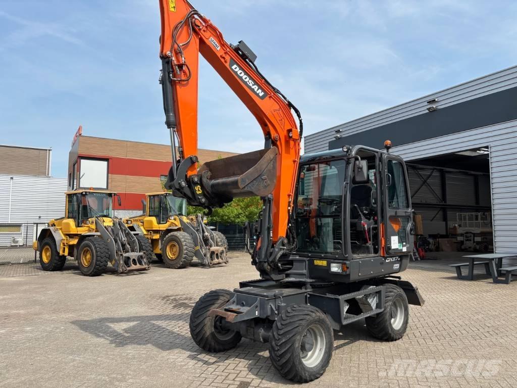 Doosan DX 57 Escavatori gommati