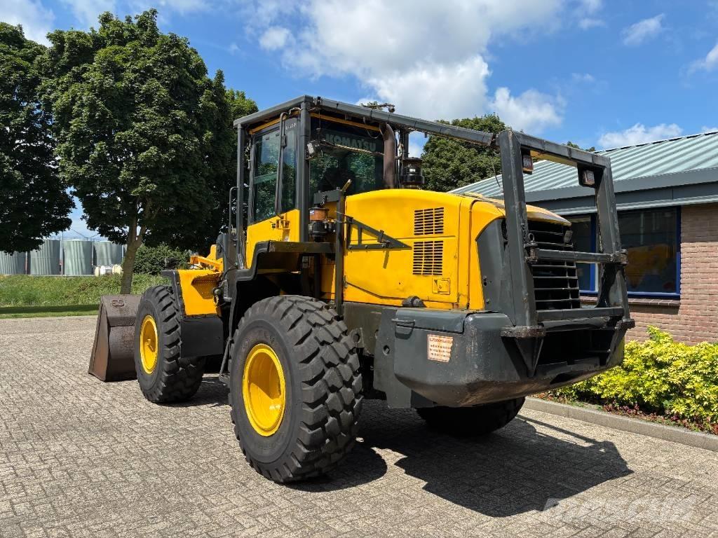Komatsu WA 320-5 Pale gommate
