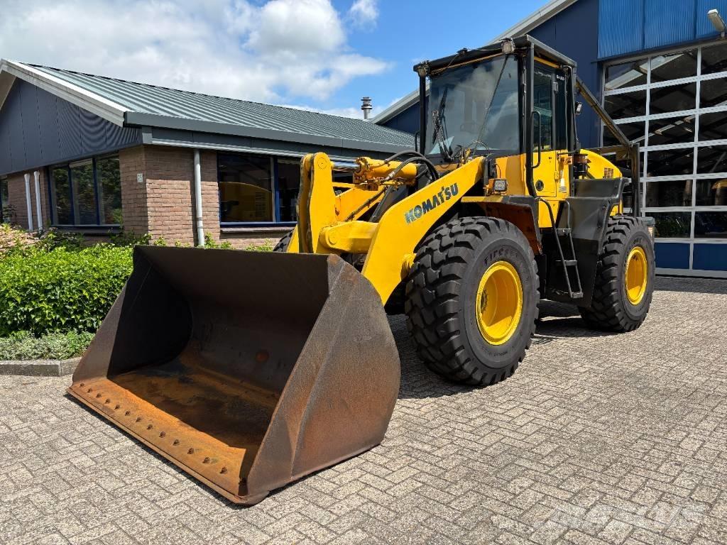Komatsu WA 320-5 Pale gommate